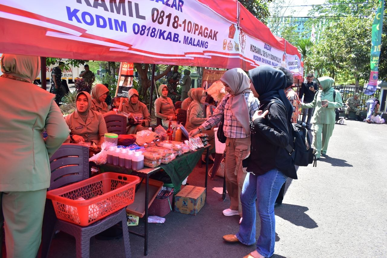 TNI Ada untuk Rakyat: Kodim 0818 Gelar Bazar Murah dan Rangkul UMKM Lokal