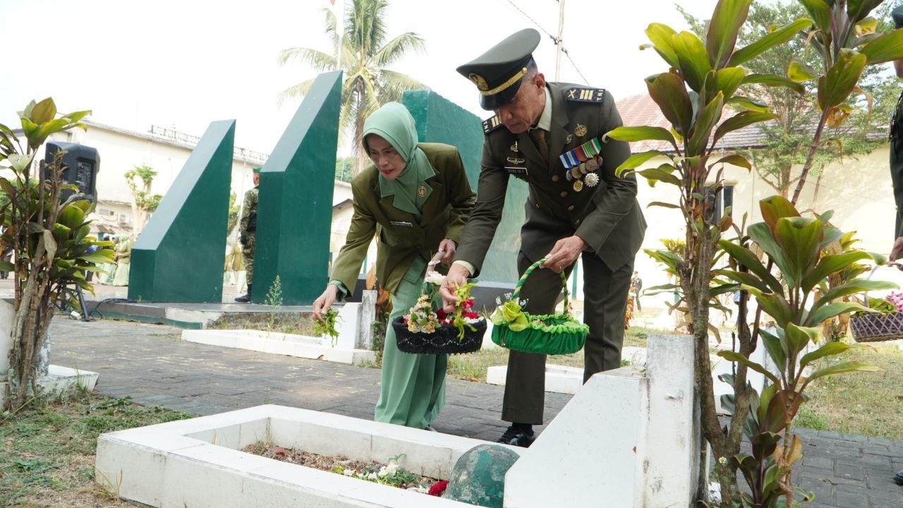 Peringati HUT TNI ke-81, Pabung Kodim 0818 Pimpin Ziarah dan Tabur Bunga di TMP Prayudha Nirwana Kepanjen